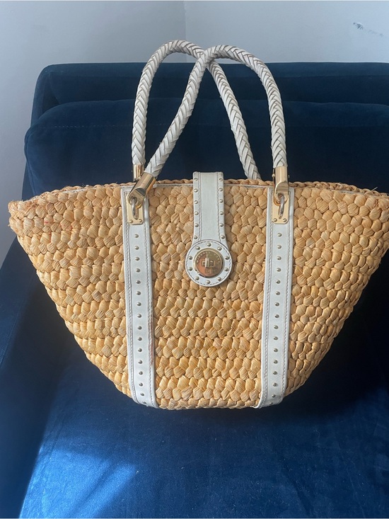 MICHAEL Michael Kors Handbags - Michael Kors Straw Raffia and Leather Tote Turnlock beach bag - gold hardware